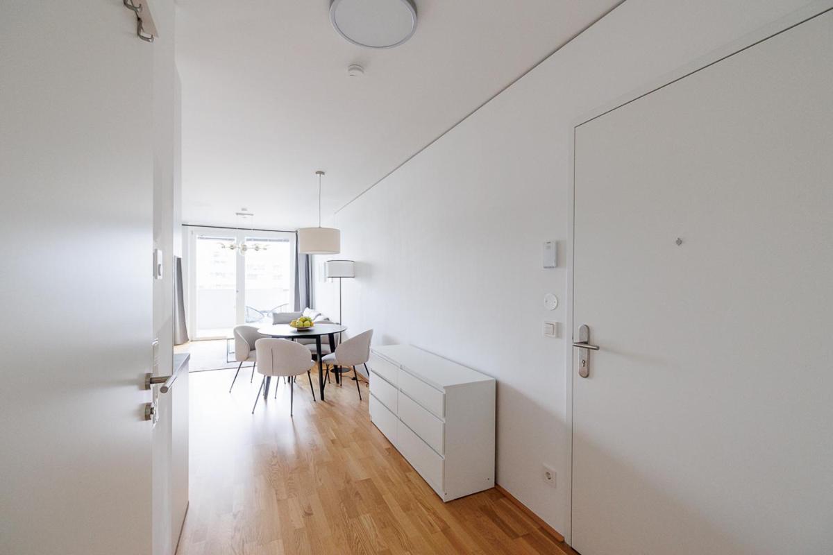 Lovely Apartment In Marina Tower - 10Min To City Center เวียนนา ภายนอก รูปภาพ