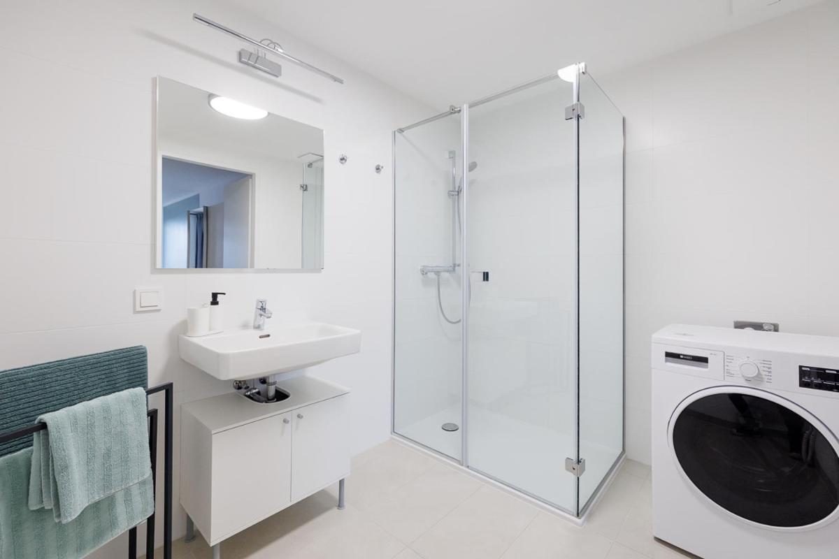 Lovely Apartment In Marina Tower - 10Min To City Center เวียนนา ภายนอก รูปภาพ