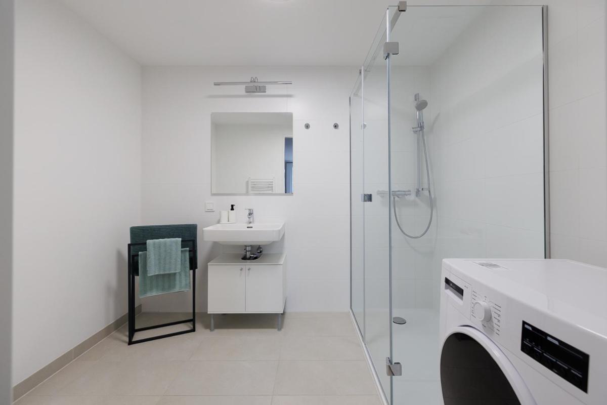 Lovely Apartment In Marina Tower - 10Min To City Center เวียนนา ภายนอก รูปภาพ