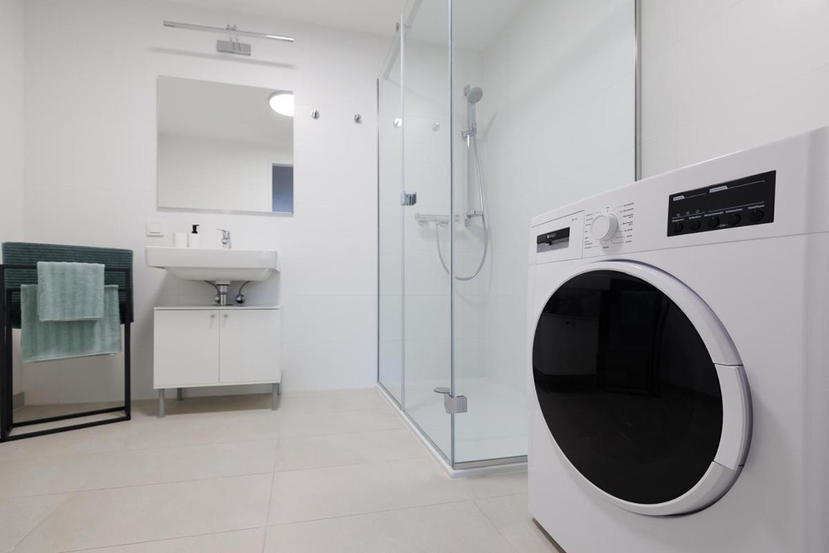 Lovely Apartment In Marina Tower - 10Min To City Center เวียนนา ภายนอก รูปภาพ