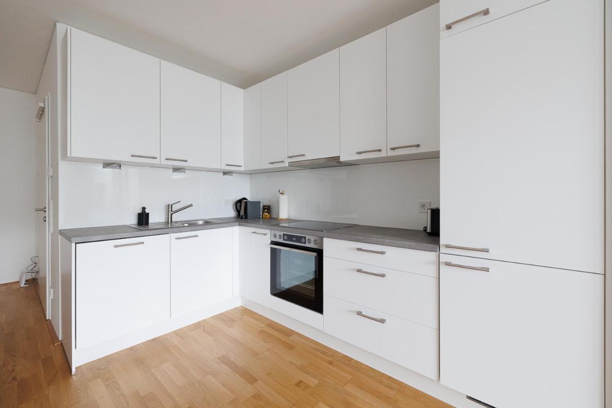 Lovely Apartment In Marina Tower - 10Min To City Center เวียนนา ภายนอก รูปภาพ